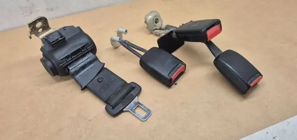 Audi A6 S6 C4 4A Middle seatbelt (rear) 4A0857713N 8d0857739 8d0857740