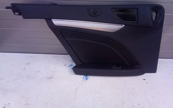 Mercedes-Benz E A207 Rear seat side top trim A2076905525 RKH792022201