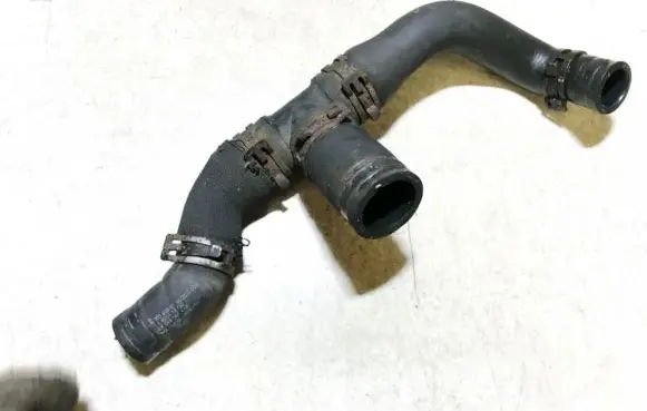 Mercedes-Benz C W203 Engine coolant pipe/hose