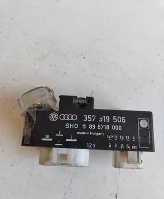 Volkswagen PASSAT B7 Coolant fan relay 898718000 357919506