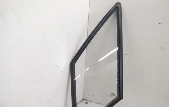 Mitsubishi L200 Front door vent window glass four-door 43R000980