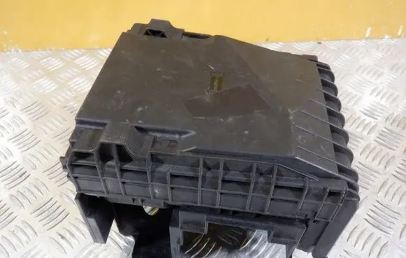 Audi A3 S3 8P Fuse module 1K0937125A