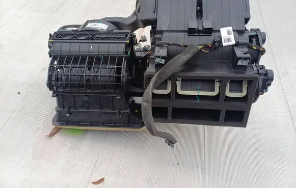 Buick Encore I Interior heater climate box assembly 42643867