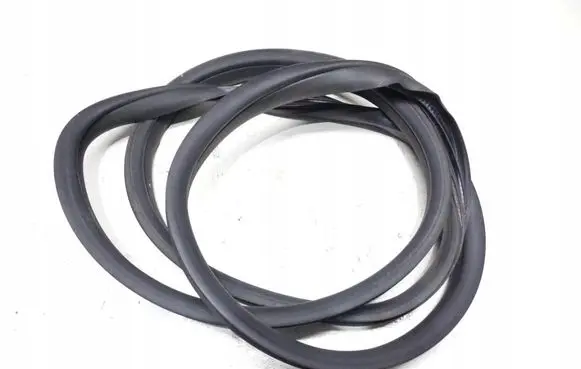 Skoda Fabia Mk2 (5J) Front door rubber seal 