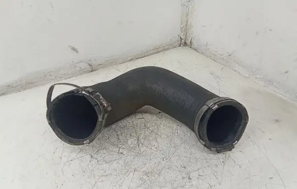 Audi Q7 4L Intercooler hose/pipe 7L6145972E
