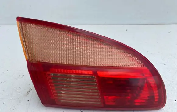 Toyota Avensis T220 Tailgate rear/tail lights 89022026