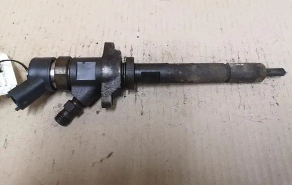 Fuel injector