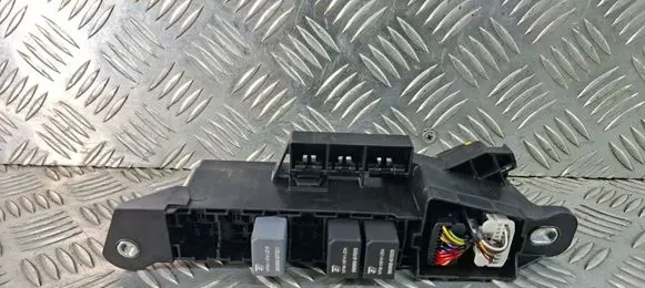 Toyota C-HR I Fuse module 71547921