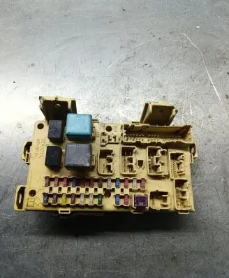 Toyota Avensis Verso Fuse module 8922144040