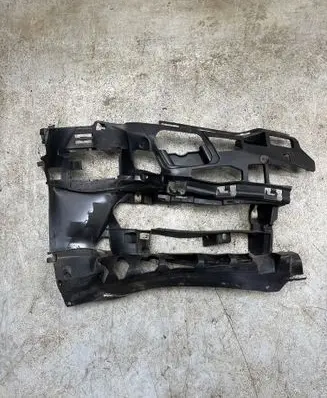 BMW 5 G30 G31 G38 Front bumper mounting bracket 7385346