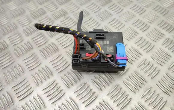 Volkswagen Golf VII Door control unit/module 5Q0959392E 5Q0959392B