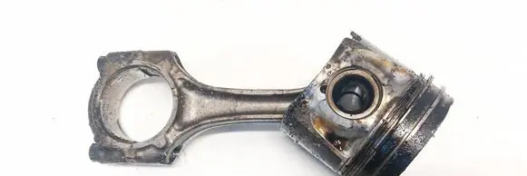 Toyota Avensis Verso Piston with connecting rod 82L106
