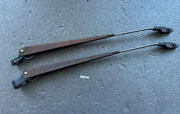 Mitsubishi Pajero Rear wiper blade arm MB542221