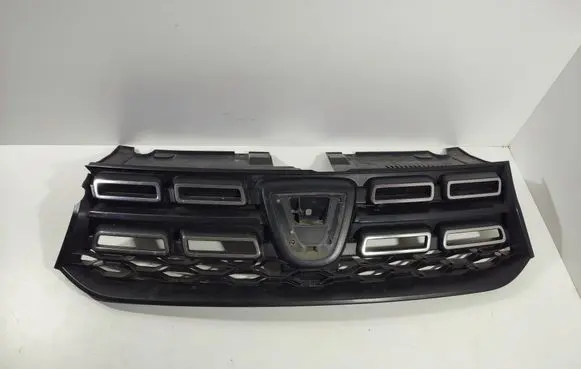 Dacia Sandero Front bumper upper radiator grill 623107554R