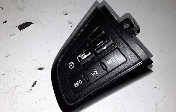 Mazda 6 Steering wheel buttons/switches 75B979