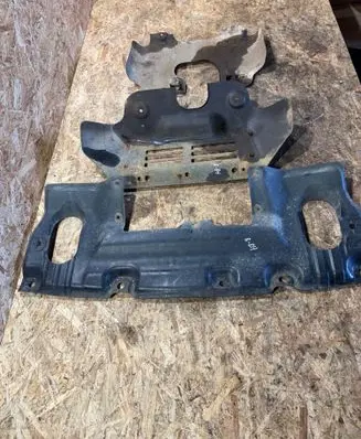 Toyota Hilux (AN10, AN20, AN30) Engine splash shield/under tray