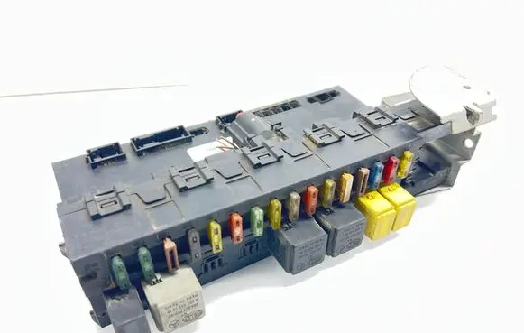 Mercedes-Benz E W211 Fuse module 2115452001 5DK00804740