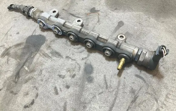 Renault Espace - Grand espace IV Fuel pressure sensor 8200942721 0445214173 H8200610223