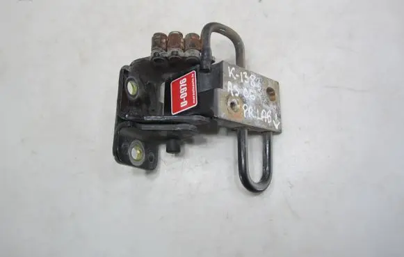 Audi A3 S3 8P Front door lower hinge 8E0831412B EDS51705DE