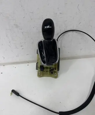 Mercedes-Benz C W203 Gear shifter/selector A2032675524