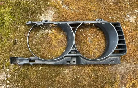 BMW 5 E34 Under headlight/headlamp trim 511381483129