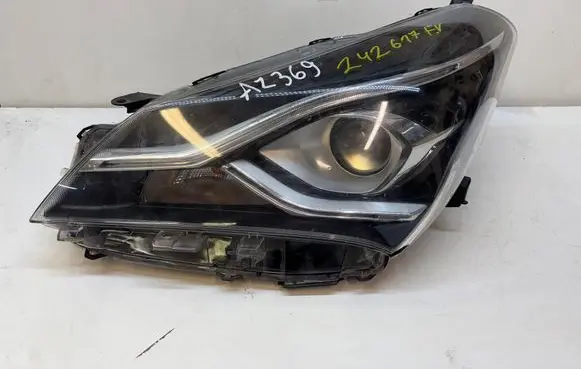 Toyota Yaris Headlight/headlamp 0D197 0D198