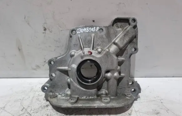 Volkswagen Golf VI Oil pump 030115105P
