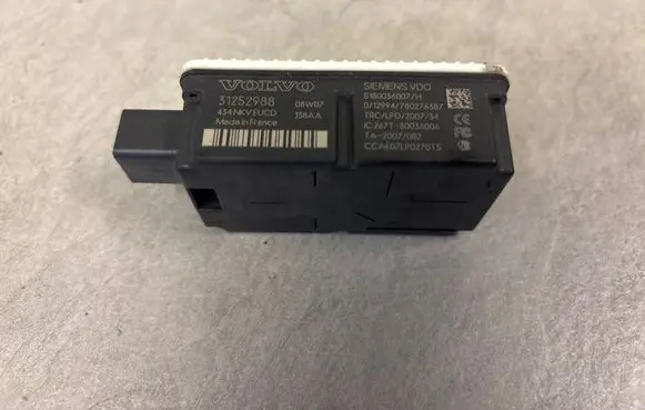 Volvo V70 Door central lock control unit/module 31252988 S180036007H