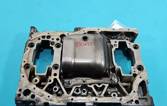 Toyota Avensis T270 Oil filter mounting bracket 9LB1918 IMPRK1524250