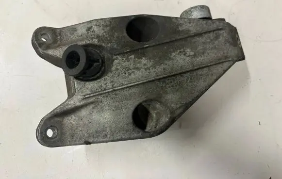 BMW 5 F10 F11 Engine mounting bracket 6781227