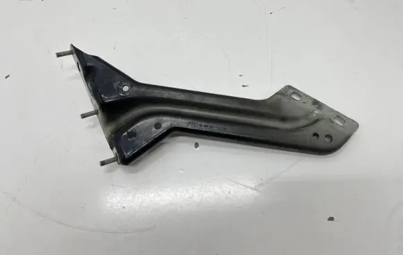 Audi Q5 SQ5 Fender mounting bracket 8R0821136