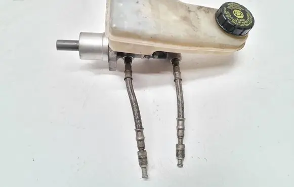 Master brake cylinder