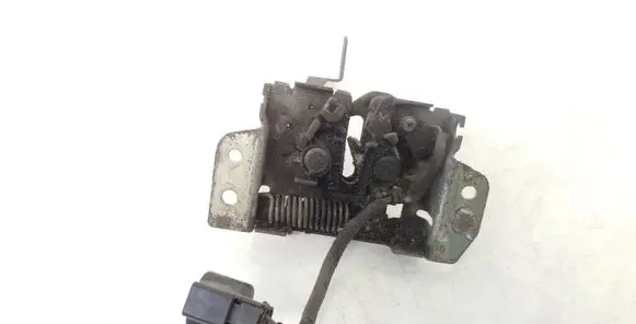 Engine bonnet/hood lock/catch