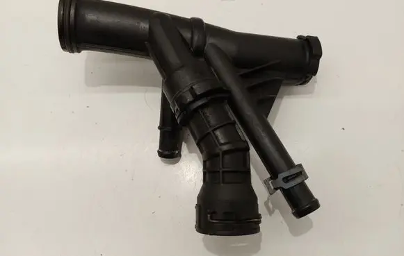 Engine coolant pipe/hose