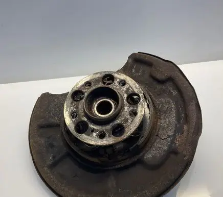 Mercedes-Benz E W211 Rear wheel hub A2113508408 2113508408