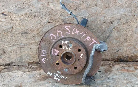 Suzuki Swift I Front wheel hub spindle knuckle