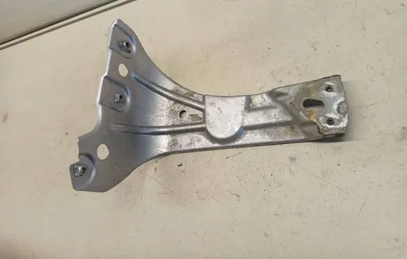 Volkswagen PASSAT CC Fender mounting bracket 3C8821142