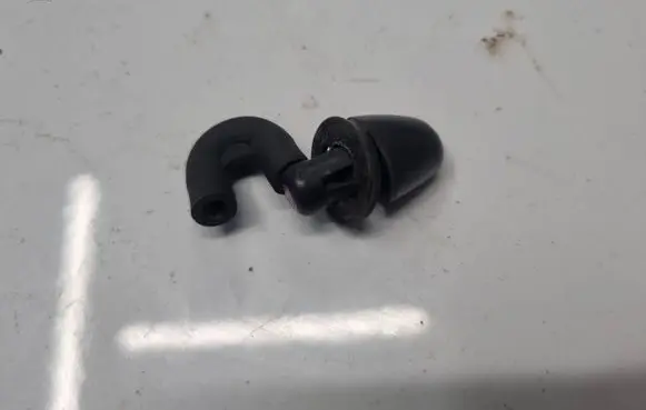 Windshield washer spray nozzle