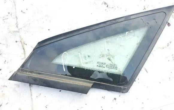 Mercedes-Benz ML W163 Front triangle window/glass 