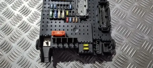 Volvo V70 Fuse box set 8676391 05W041