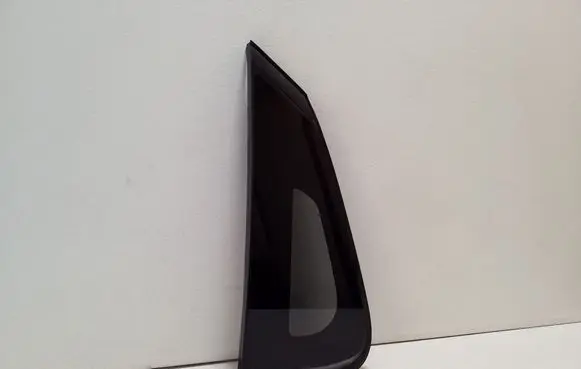 Toyota bZ4X Rear side window