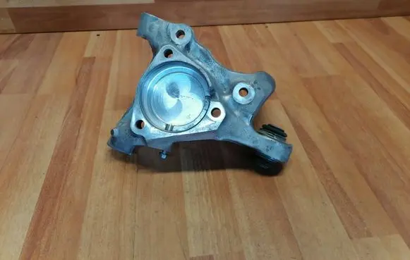 Rear wheel hub