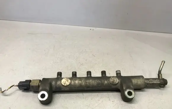Nissan X-Trail T30 Fuel main line pipe