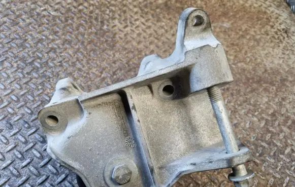 Ford Mondeo MK IV Engine mounting bracket 6G926P096DD 7G926F012EA