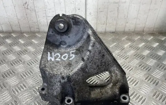 Mercedes-Benz C W205 Engine mounting bracket A6262230100