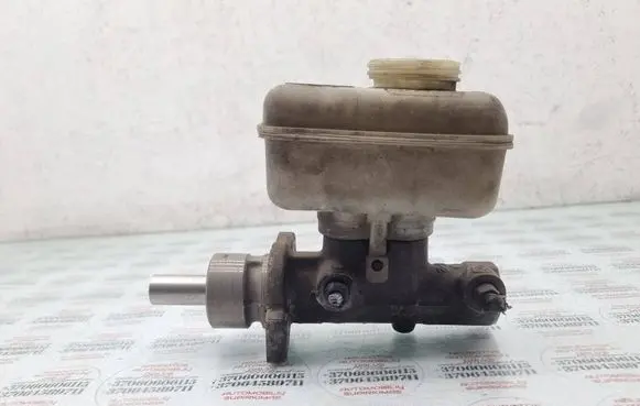 Volkswagen Golf IV Master brake cylinder 21027099