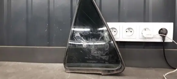 Mazda B series UN Rear side window