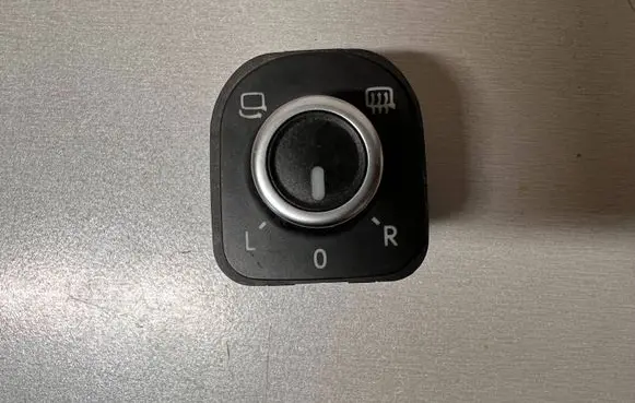 Volkswagen Golf VI Electric window control switch 5K0959565