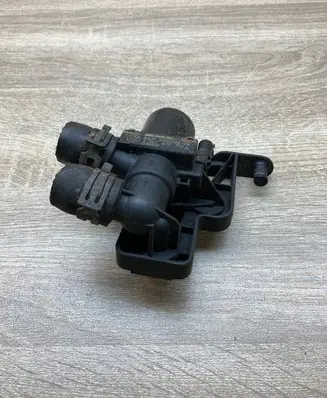 BMW 5 E60 E61 Coolant heater control valve 6920226 1147412174