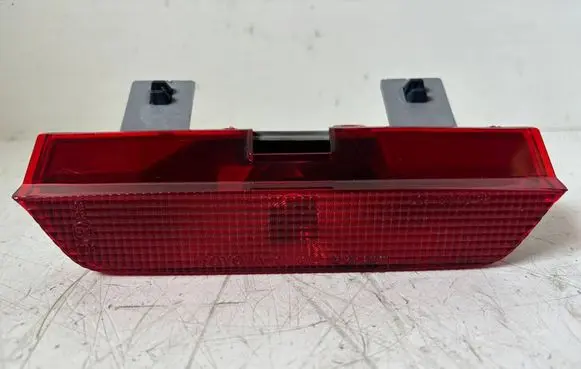 Toyota RAV 4 (XA20) Third/center stoplight E139798